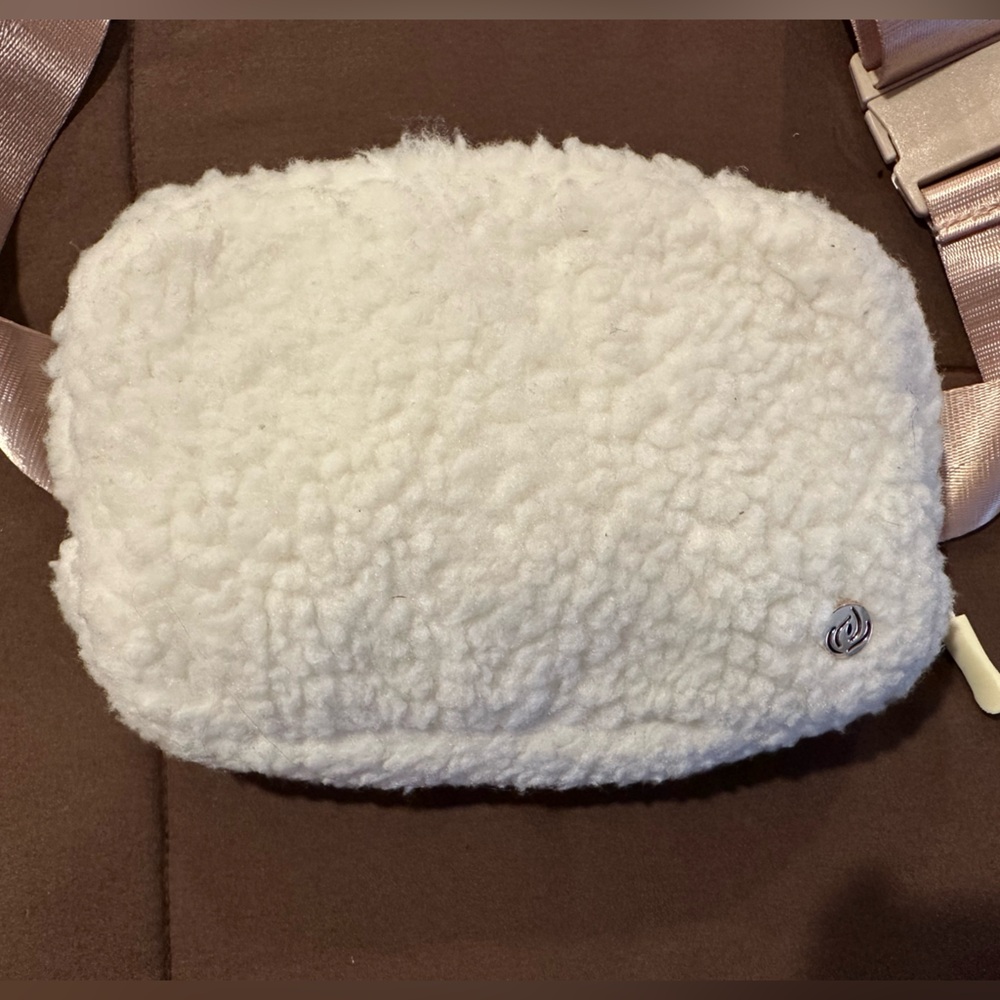 APANA Studio City See Me Run Cozy White Sherpa Belt Bag/Crossbody Sling - Picture 2 of 14